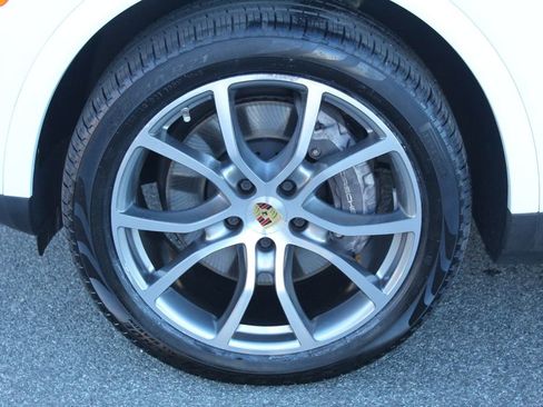Certified 2022 Porsche Cayenne image 15