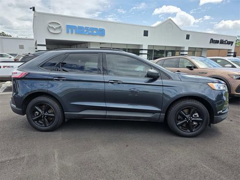 Used 2024 Ford Edge SE image 2