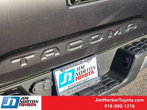 Used 2020 Toyota Tacoma TRD Off-Road image 12