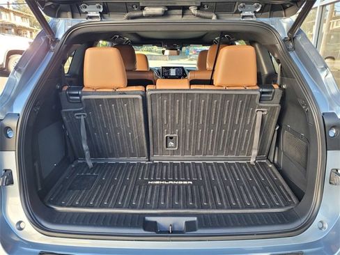 Used 2022 Toyota Highlander Platinum image 26