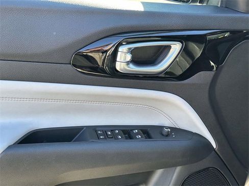 Certified 2023 Jeep Compass Limited image 12