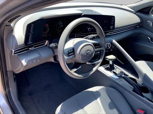 Used 2023 Hyundai Elantra SEL FWD image 16