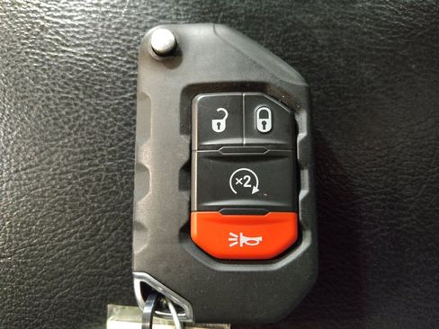 Used 2018 Jeep Wrangler Unlimited Sport S image 32