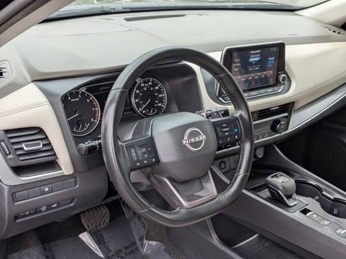 Used 2025 Nissan Rogue SV FWD image 17
