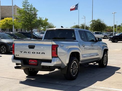 Used 2024 Toyota Tacoma TRD Sport AWD/4WD image 4