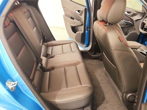 Used 2025 Chevrolet Trax RS w/ Sunroof Package FWD image 38