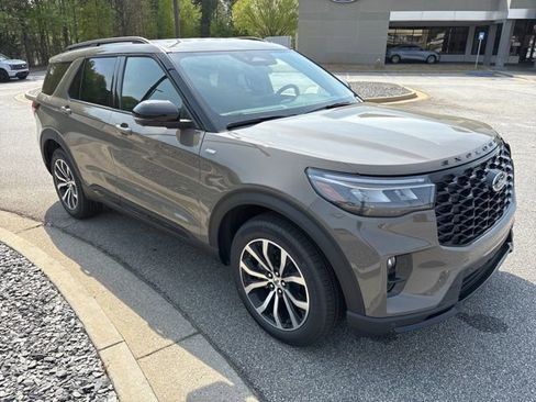 New 2026 Ford Explorer ST-Line image 2
