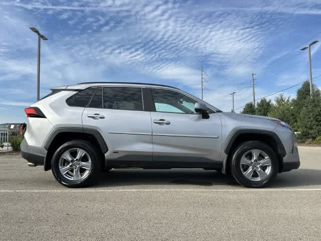 Used 2022 Toyota RAV4 XLE w/ Convenience Package AWD/4WD image 3
