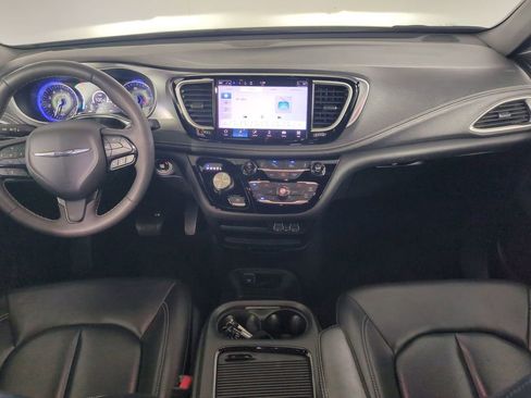 Used 2023 Chrysler Pacifica Touring-L w/ S Appearance Package FWD image 19