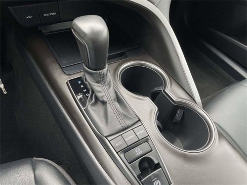 Used 2021 Toyota Camry LE image 31