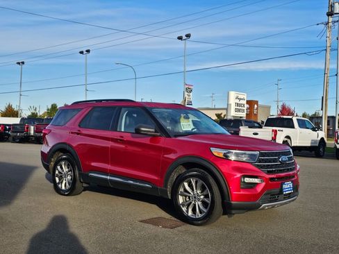 Certified 2023 Ford Explorer XLT w/ Equipment Group 202A image 4