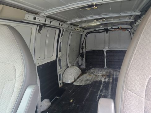 Used 2015 Chevrolet Express 2500 image 17