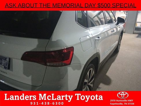 Used 2023 Volkswagen Taos SE w/ Panoramic Sunroof Package FWD image 5