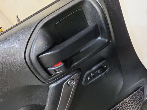 Used 2018 Jeep Wrangler Unlimited Sport S AWD/4WD image 15