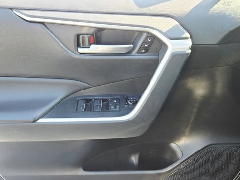 Used 2023 Toyota RAV4 XLE Premium image 30