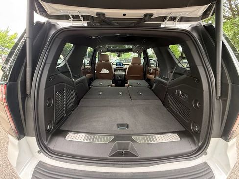 Used 2024 Chevrolet Tahoe High Country AWD/4WD image 36