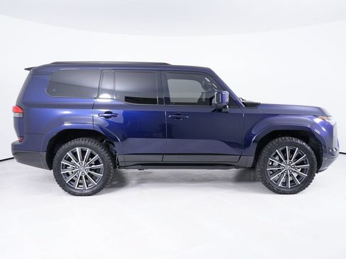 Used 2025 Lexus GX 550 w/ Accessory Package (2T) AWD/4WD image 8
