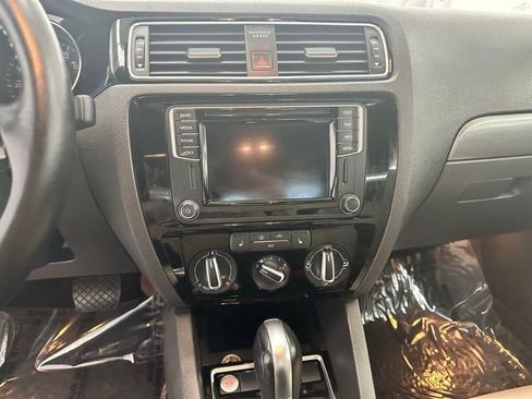 Used 2016 Volkswagen Jetta Sport w/ Lighting Package FWD image 5