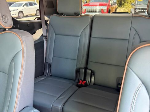 Used 2025 GMC Yukon AT4 w/ AT4 Premium Package AWD/4WD image 11