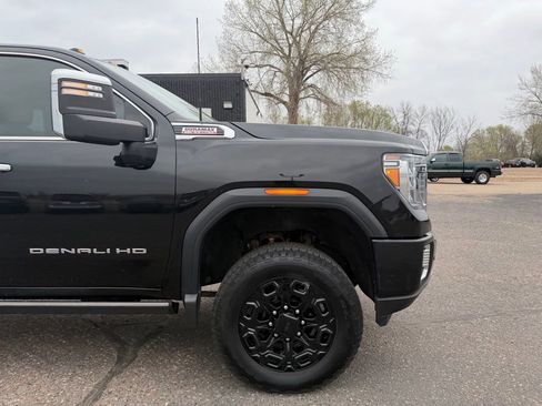 Used 2022 GMC Sierra 2500 Denali w/ Denali Black Diamond Edition AWD/4WD image 2