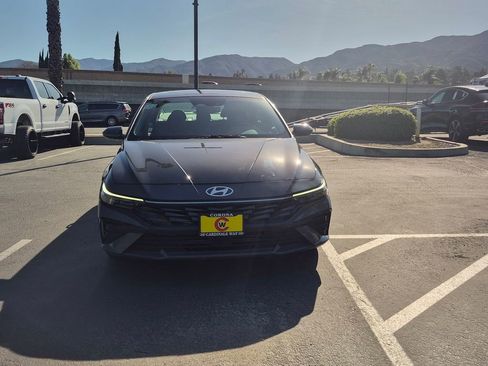Used 2025 Hyundai Elantra SEL image 2