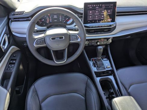 Used 2025 Jeep Compass Limited image 25