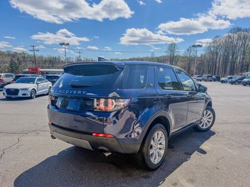 Used 2017 Land Rover Discovery Sport SE image 4