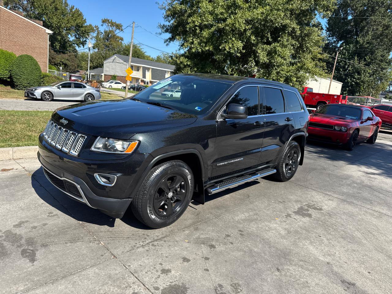 Used 2016 Jeep Grand Cherokee Laredo RWD image 2