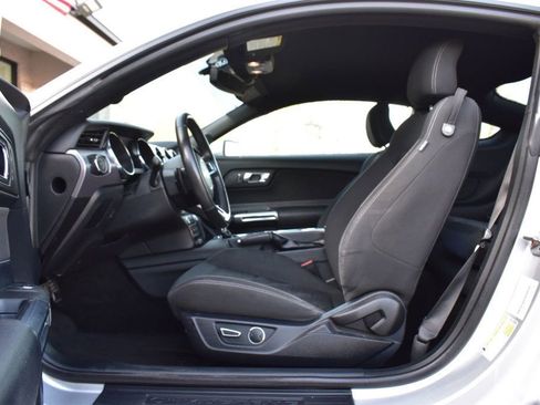 Used 2016 Ford Mustang Coupe RWD image 12