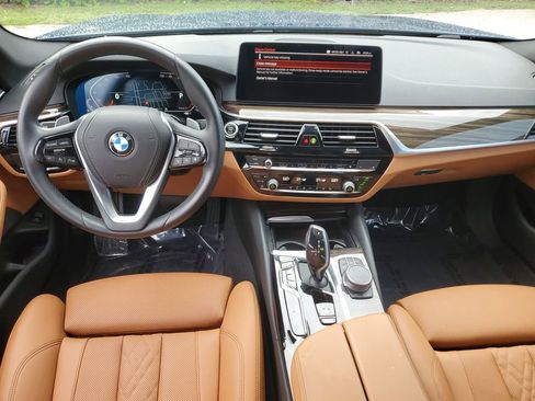 Used 2022 BMW 540i w/ Convenience Package RWD image 3