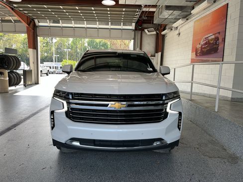 Used 2022 Chevrolet Tahoe LT w/ Luxury Package image 2