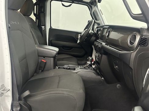 Used 2019 Jeep Wrangler Unlimited Sahara w/ Dual Top Group image 44