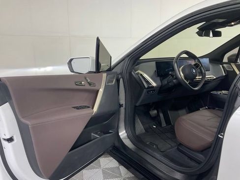 Certified 2023 BMW iX xDrive50 w/ Premium Package AWD/4WD image 23