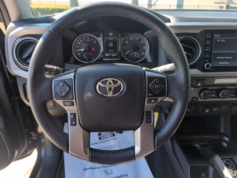 Used 2022 Toyota Tacoma SR5 w/ Technology Package image 18