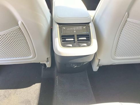 New 2026 Volvo XC90 B6 Ultra image 17