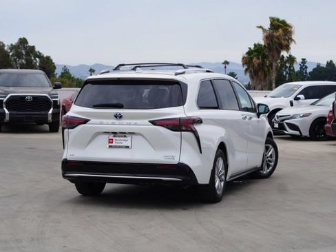 Used 2024 Toyota Sienna Limited AWD/4WD image 8