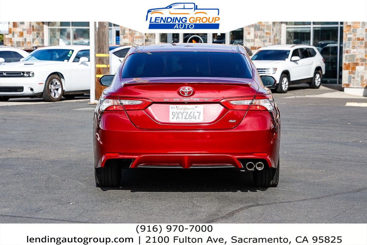 Used 2018 Toyota Camry SE w/ Accessory Appearance Package FWD image 3