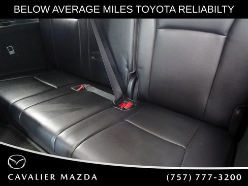 Used 2023 Toyota Highlander XLE AWD/4WD image 14
