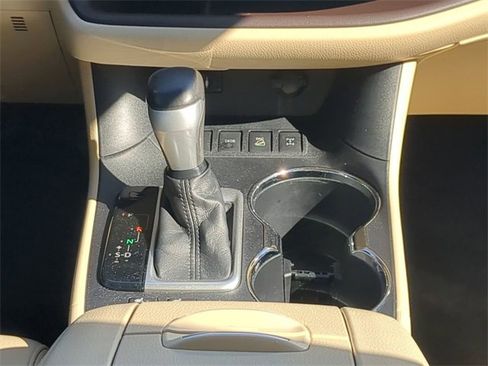 Used 2014 Toyota Highlander XLE image 18