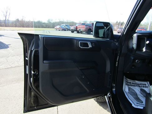 Used 2025 Ford Bronco Badlands AWD/4WD image 16
