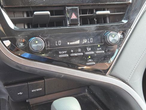 Used 2022 Toyota Camry LE FWD image 19