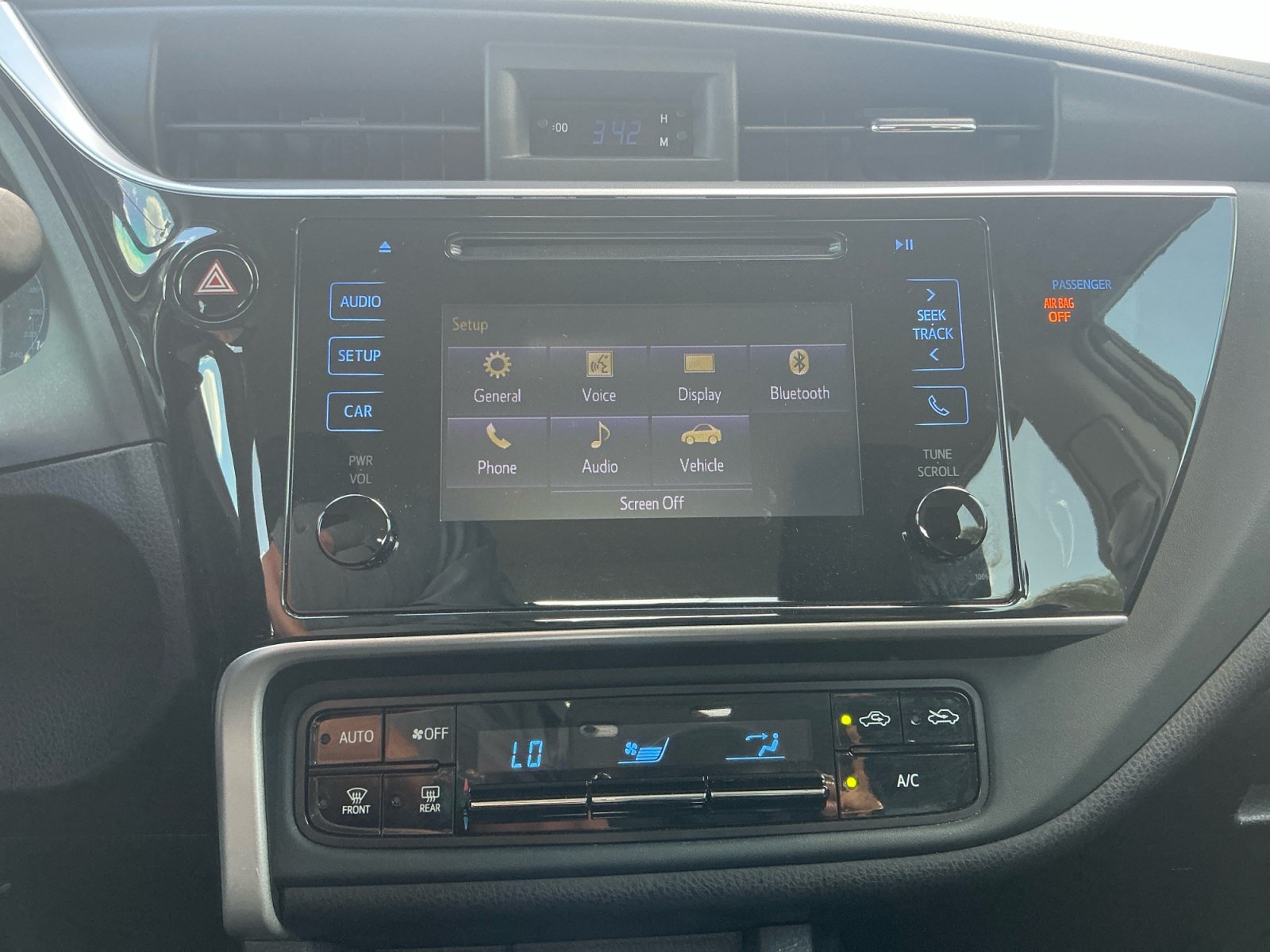 Used 2019 Toyota Corolla LE w/ Carpet Mat Package (TMS) FWD image 28