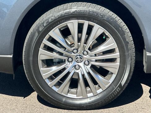 Used 2023 Toyota Venza XLE AWD/4WD image 25