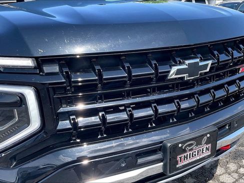 Used 2025 Chevrolet Suburban Z71 AWD/4WD image 33