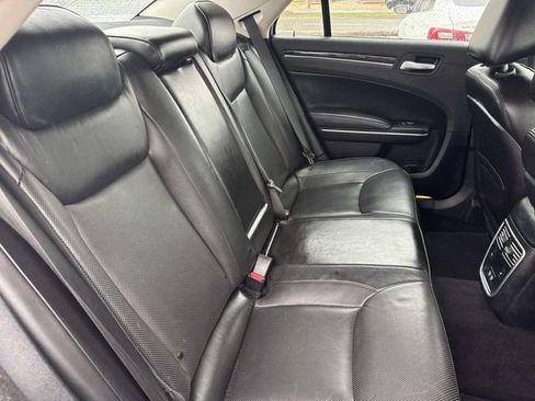 Used 2020 Chrysler 300 Limited RWD image 12