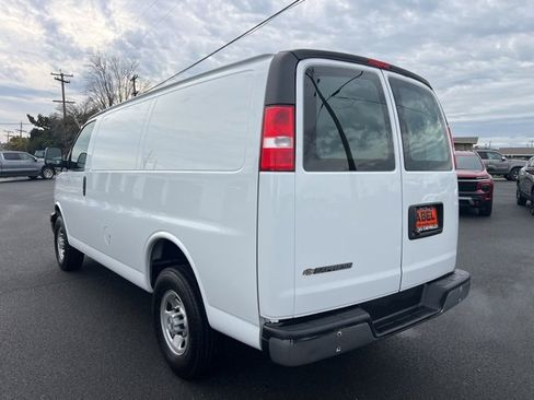 Used 2024 Chevrolet Express 2500 w/ Driver Convenience Package image 8