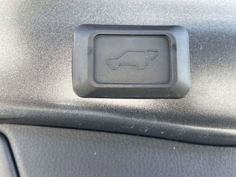 Used 2020 Toyota RAV4 XLE w/ Convenience Package image 18