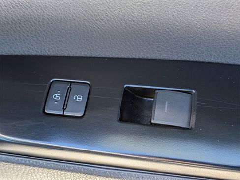 Used 2025 Toyota Camry SE image 36