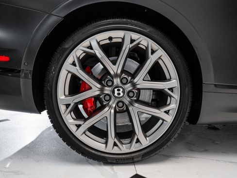 Used 2023 Bentley Continental GT V8 image 17