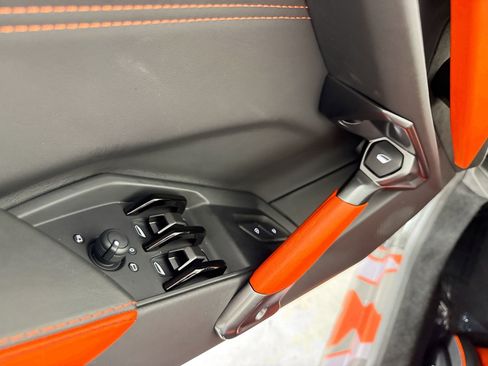 Used 2024 Lamborghini Revuelto AWD/4WD image 16